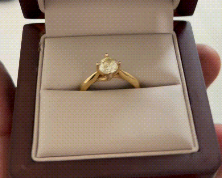 anillo de compromiso oro y diamantes